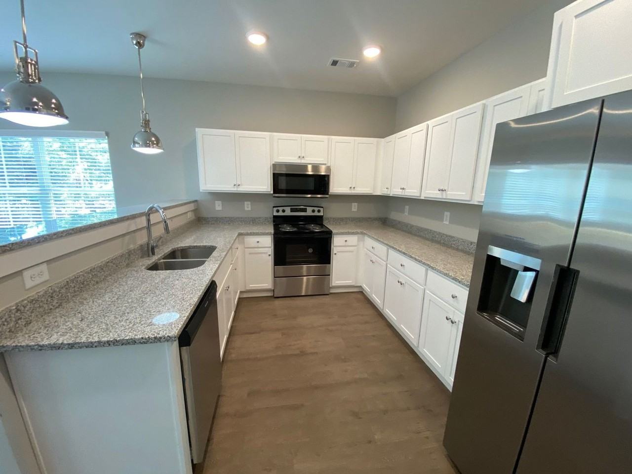 261 Bailey St - Photo 4 of 16