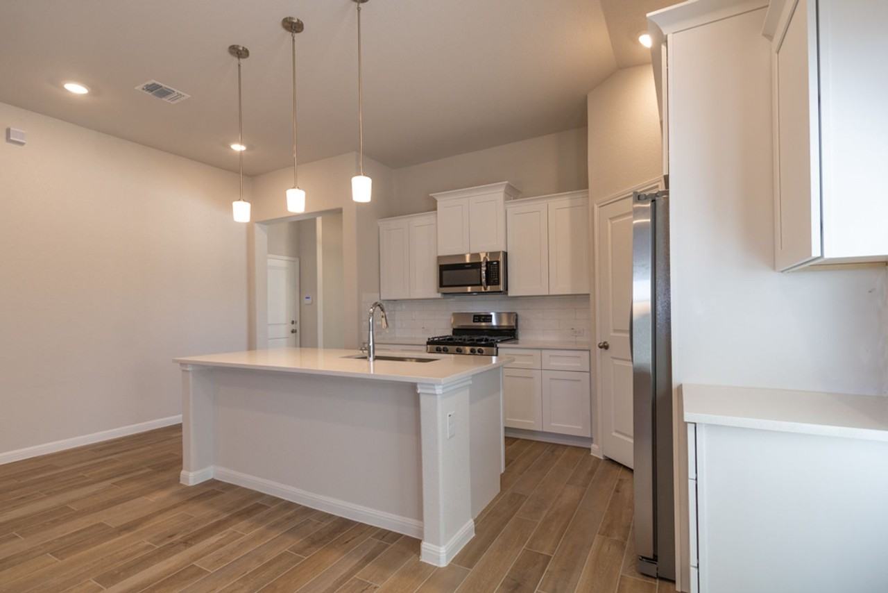 205 Windstar Rd - Photo 4 of 32