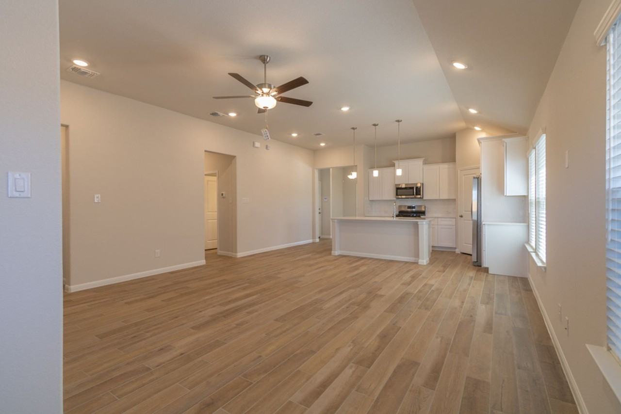 205 Windstar Rd - Photo 7 of 32