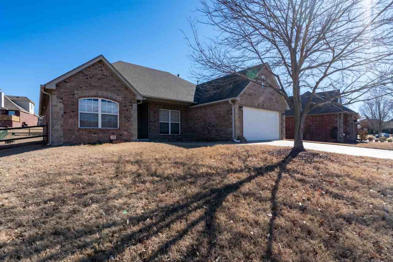 4605 N Redbud Ave - Photo 2 of 21