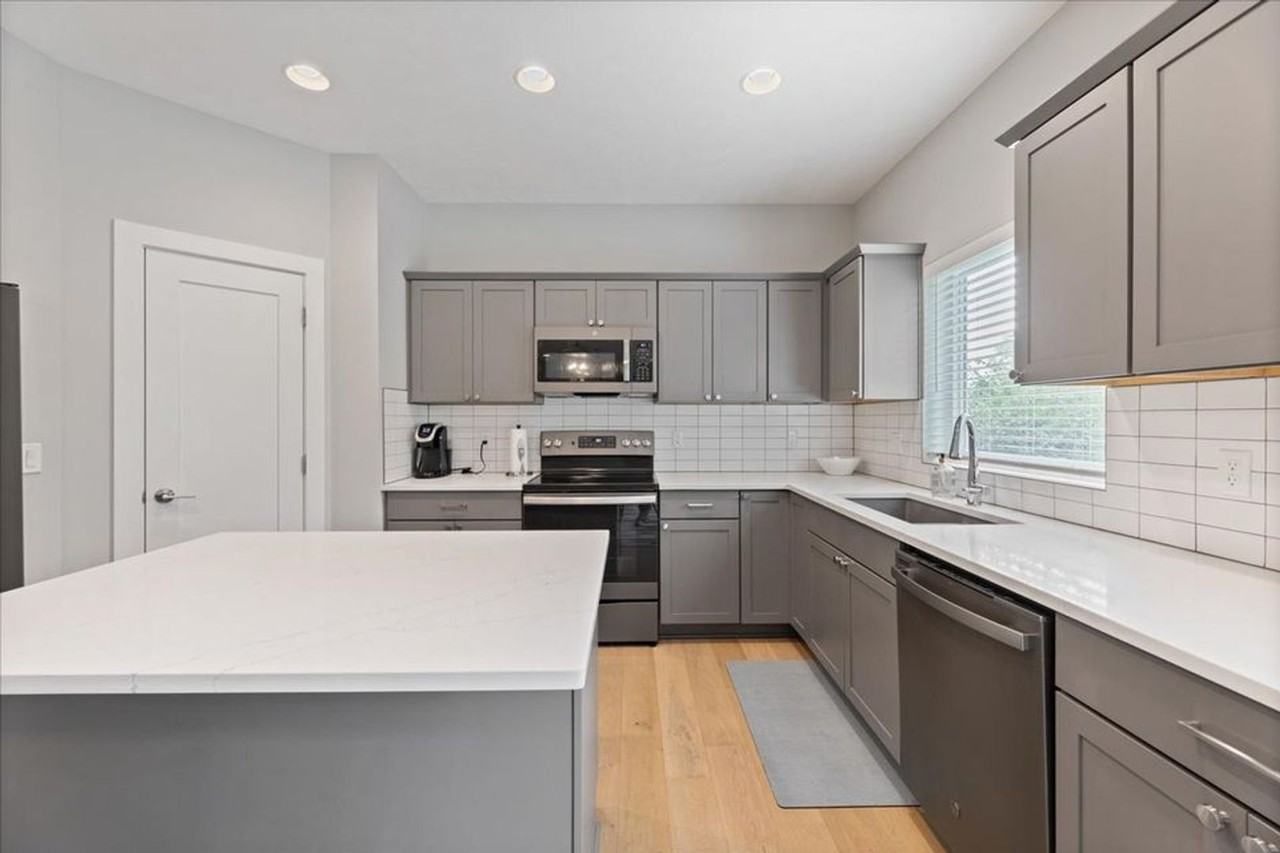 Southby Plaza Townhomes - Photo 3 of 32