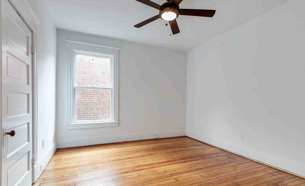 3309A E Marshall St - Photo 3 of 50
