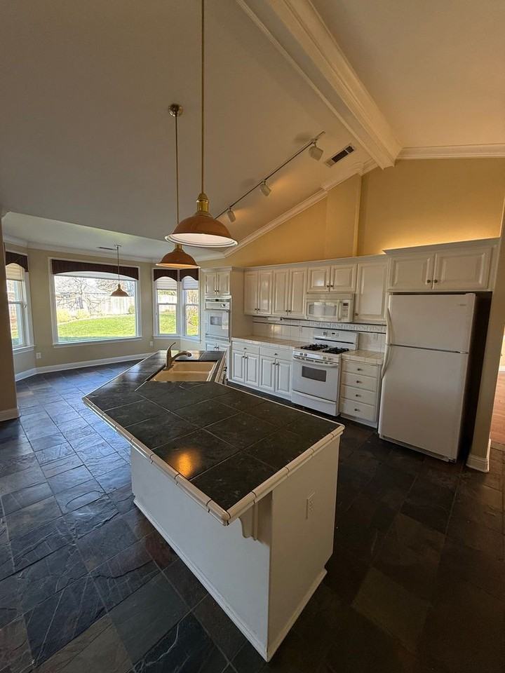 2120 Princeton Way - Photo 3 of 7