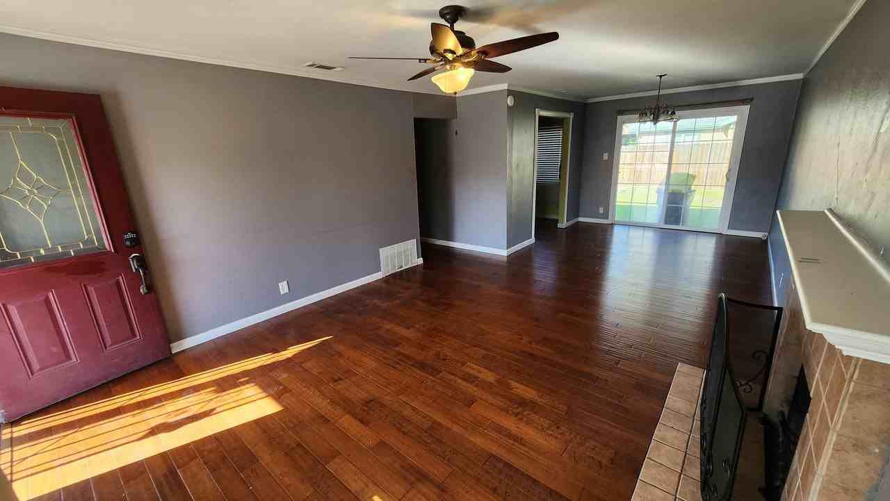 213 W Norwich Dr - Photo 2 of 21