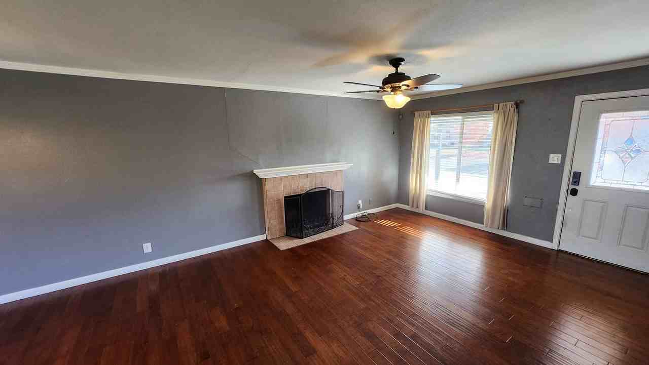 213 W Norwich Dr - Photo 3 of 21