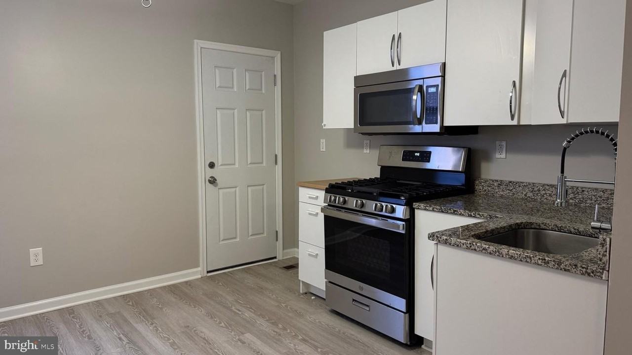 2707 Mura St - Photo 2 of 12