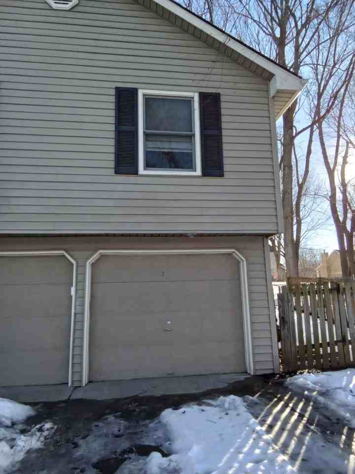 2409 Ne Carousel Cir - Photo 3 of 19