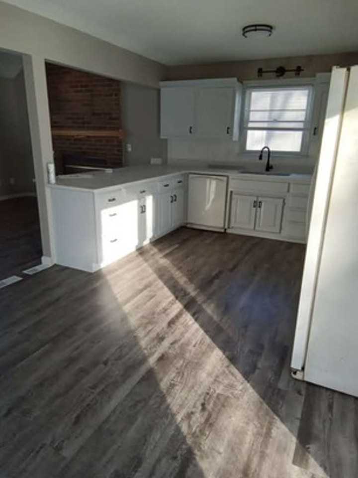 2409 Ne Carousel Cir - Photo 5 of 19