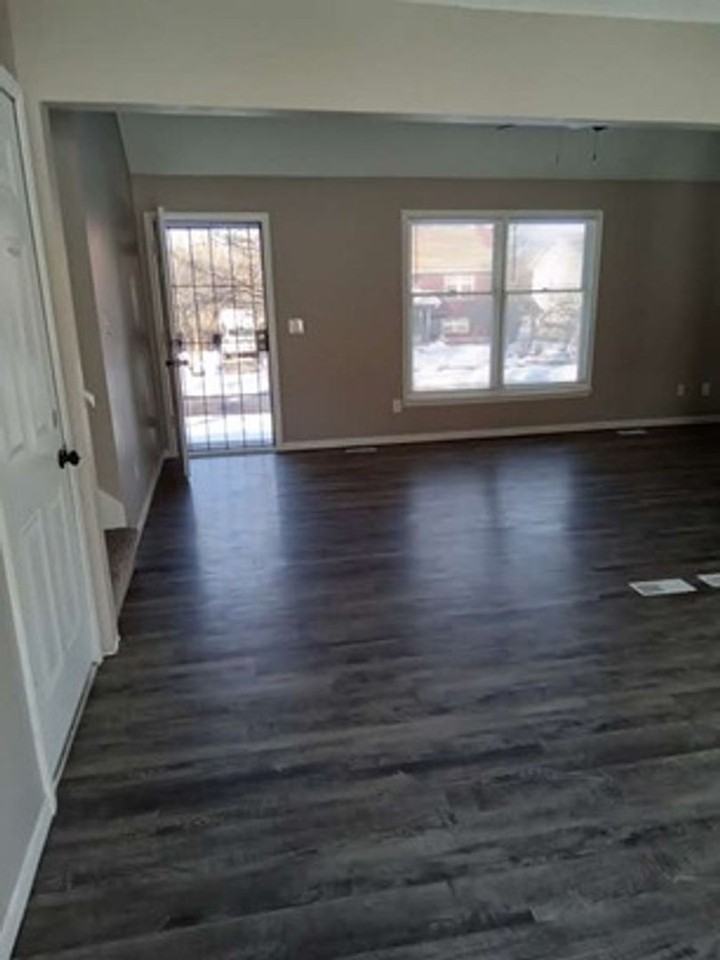 2409 Ne Carousel Cir - Photo 6 of 19