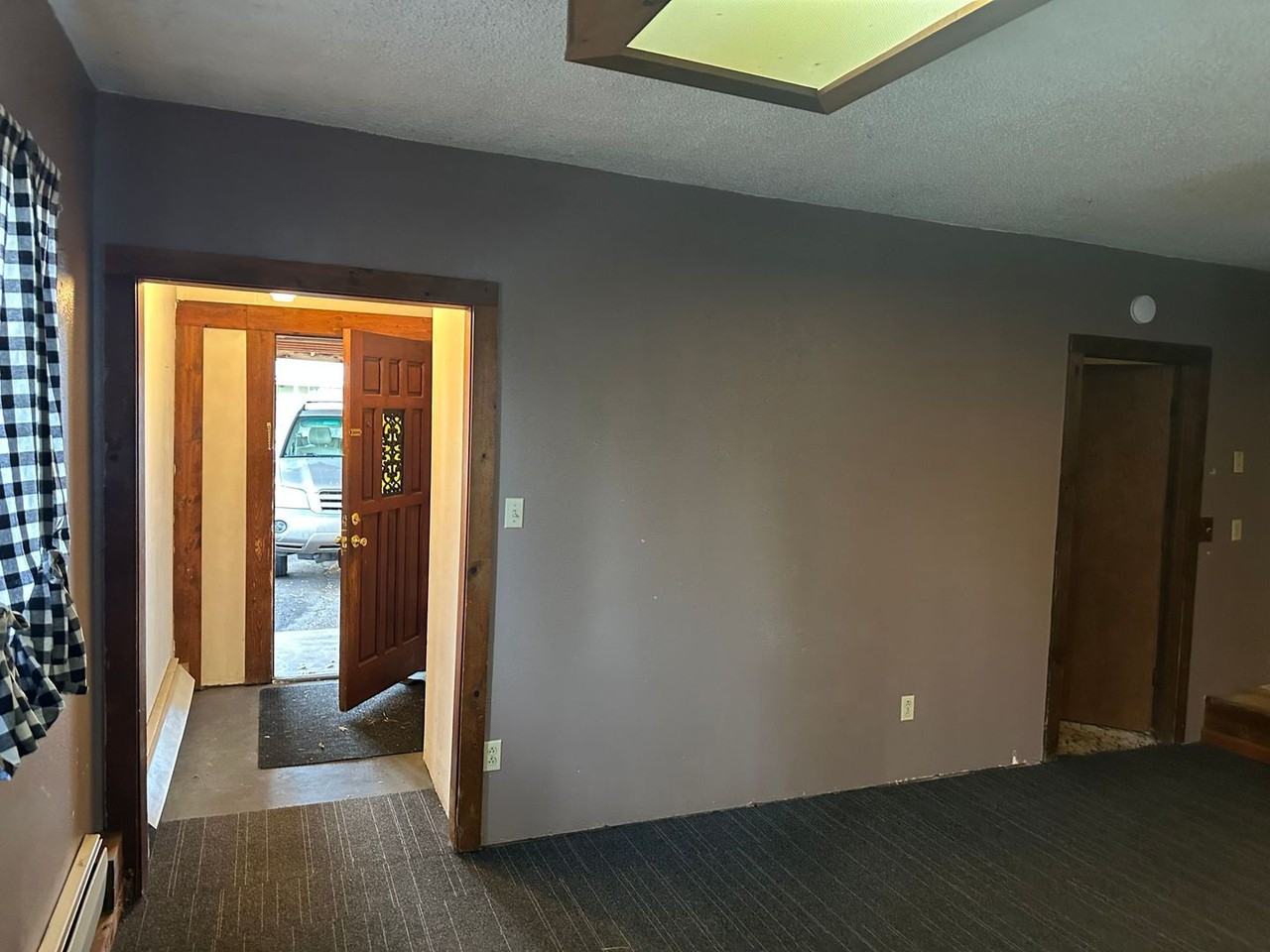 1316 Summers Ln - Photo 3 of 7