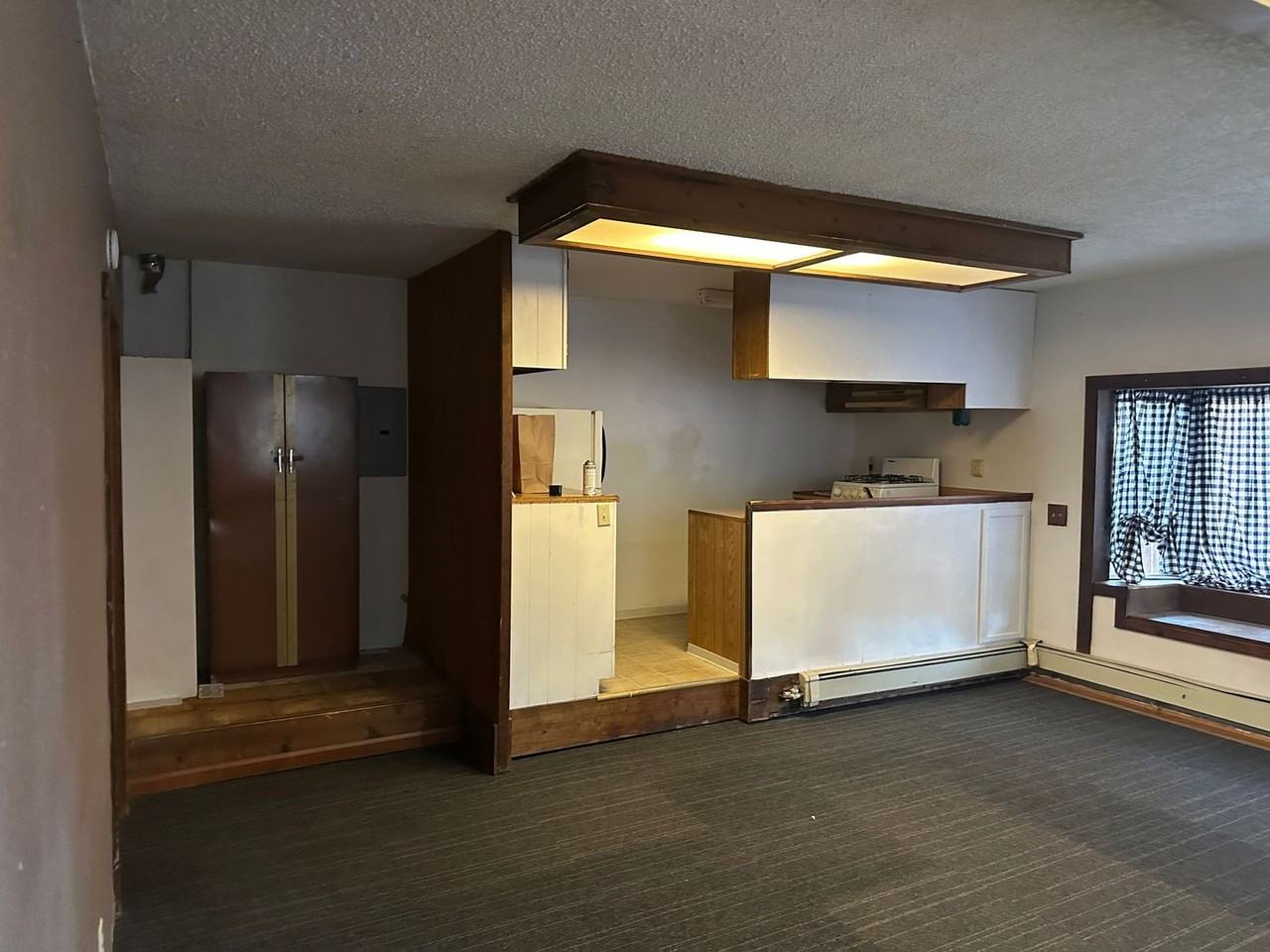 1316 Summers Ln - Photo 4 of 7