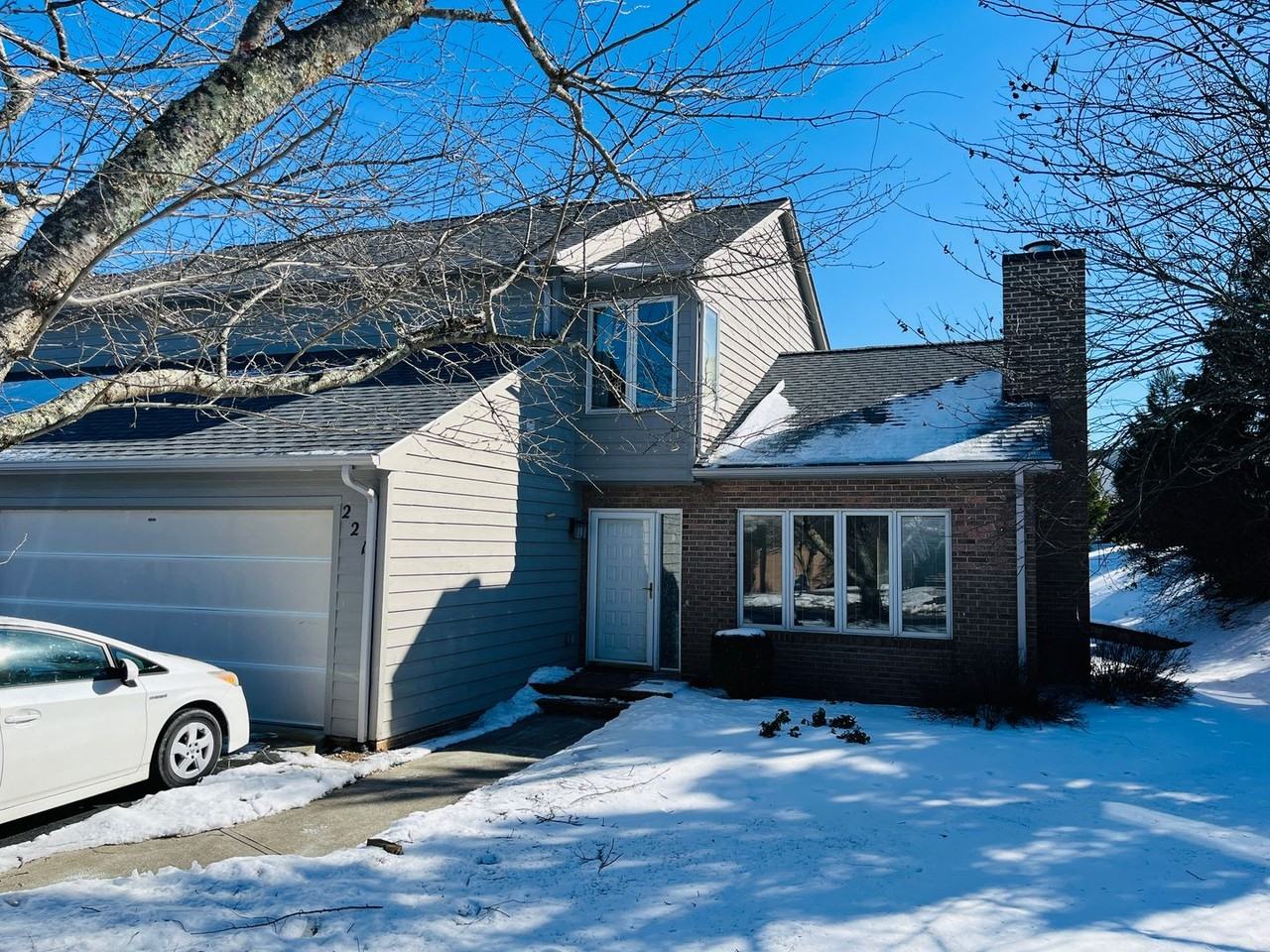 221 Woods Edge Ct - Photo 2 of 23