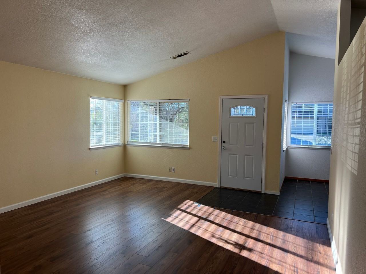 3954 Travona St - Photo 6 of 19