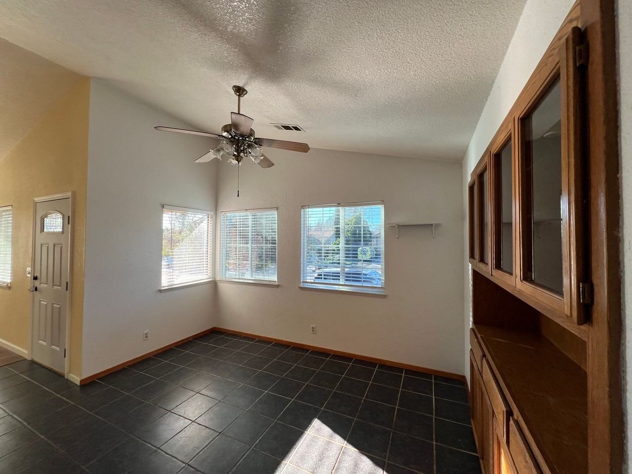 3954 Travona St - Photo 7 of 19