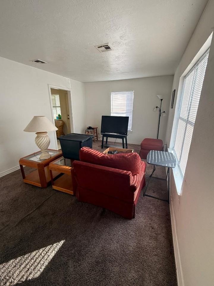 1023 Arkansas St - Photo 2 of 6