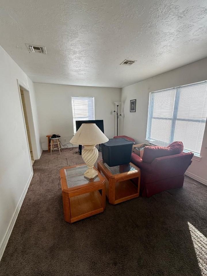 1023 Arkansas St - Photo 3 of 6