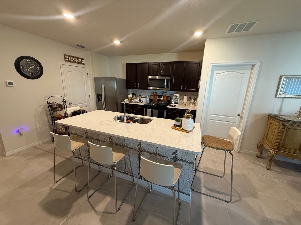 3630 Caspian St - Photo 4 of 17