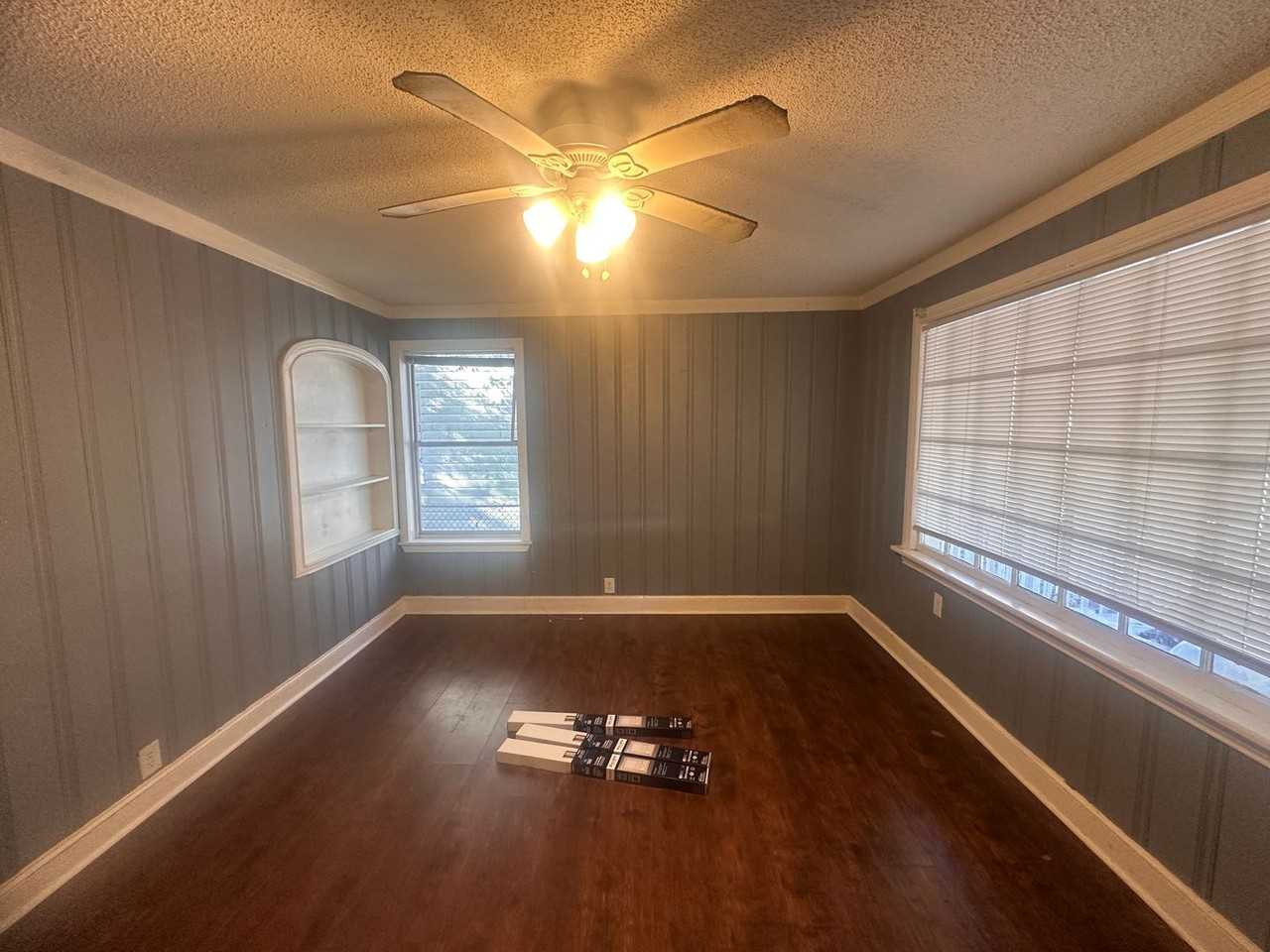 2008 Poplar St - Photo 3 of 20