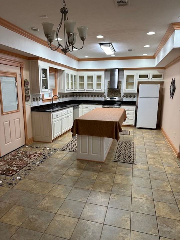 909 Palmetto Rd - Photo 2 of 11
