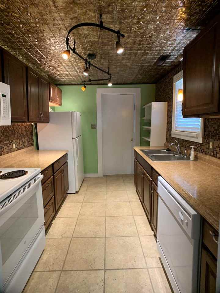 1417 Colorado St - Photo 5 of 14