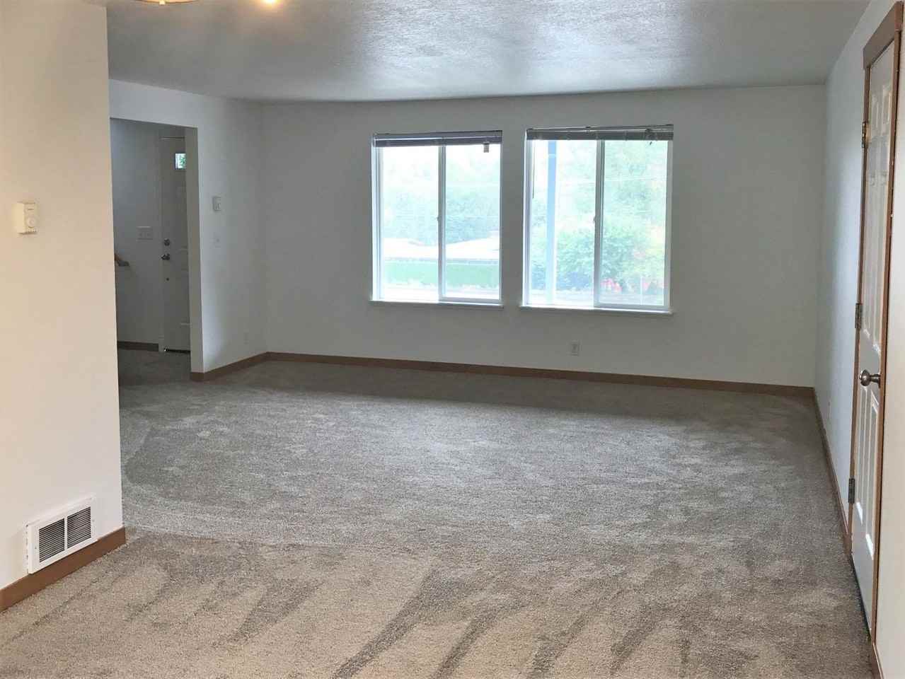 1550 Sylvan St - Photo 2 of 13