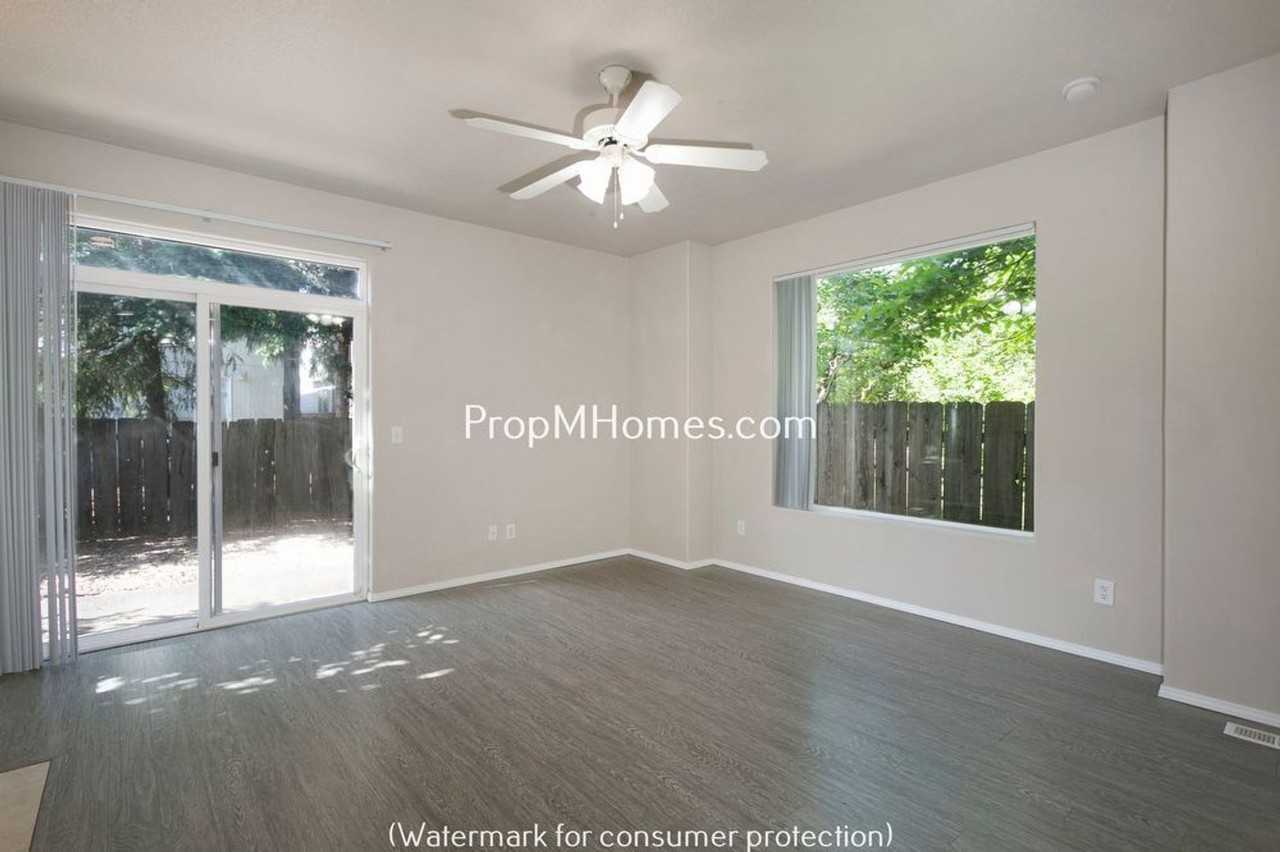 5110 Se Ogden St - Photo 5 of 21