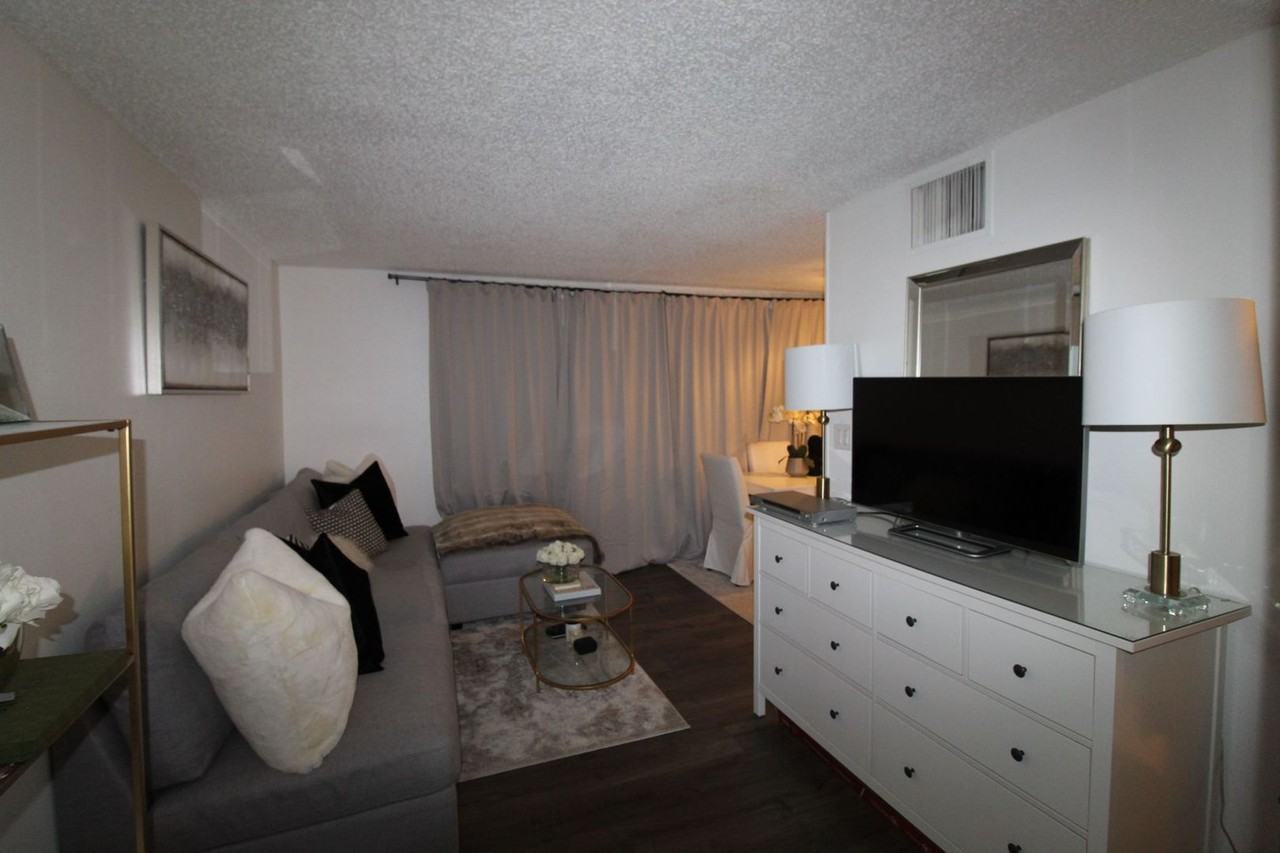 1705 Heatheridge Rd #G304 - Photo 4 of 8