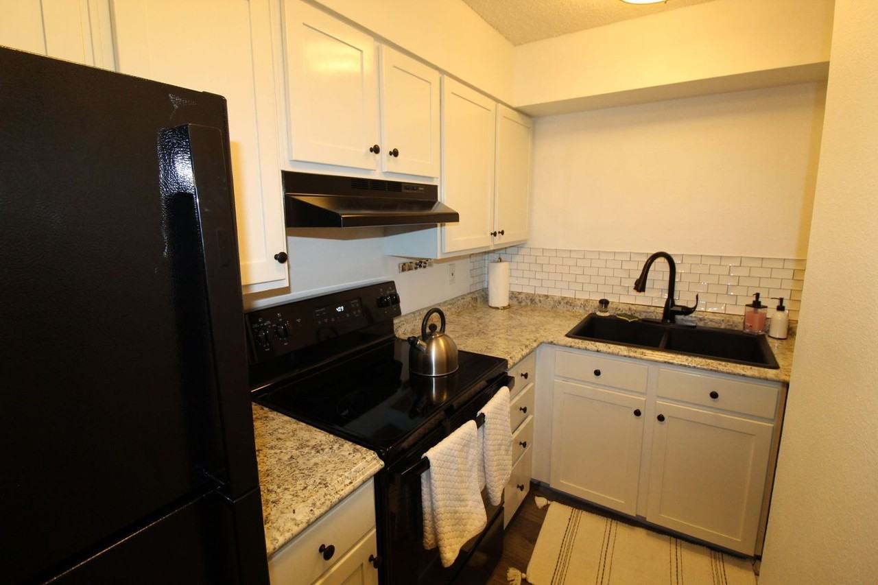 1705 Heatheridge Rd #G304 - Photo 6 of 8