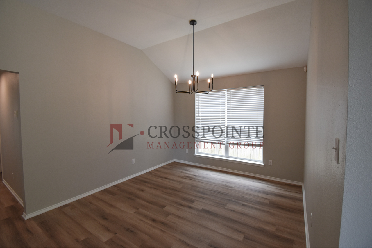 112 Ken Cir - Photo 4 of 19