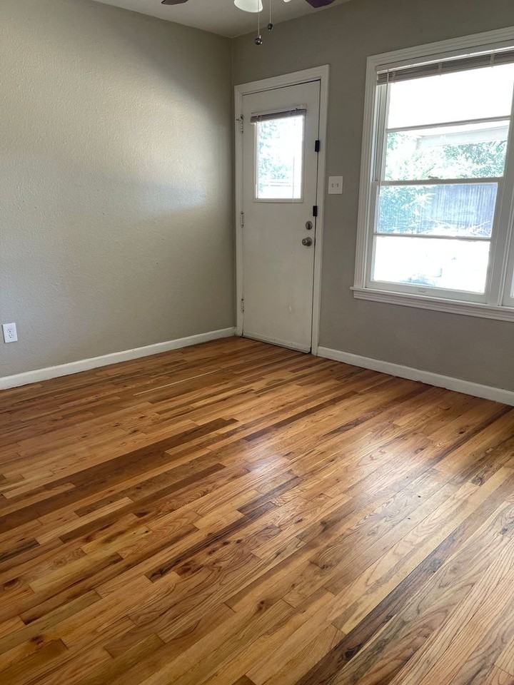 3011 32nd St - Photo 3 of 15