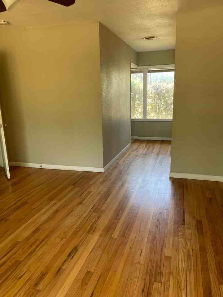 3011 32nd St - Photo 6 of 15