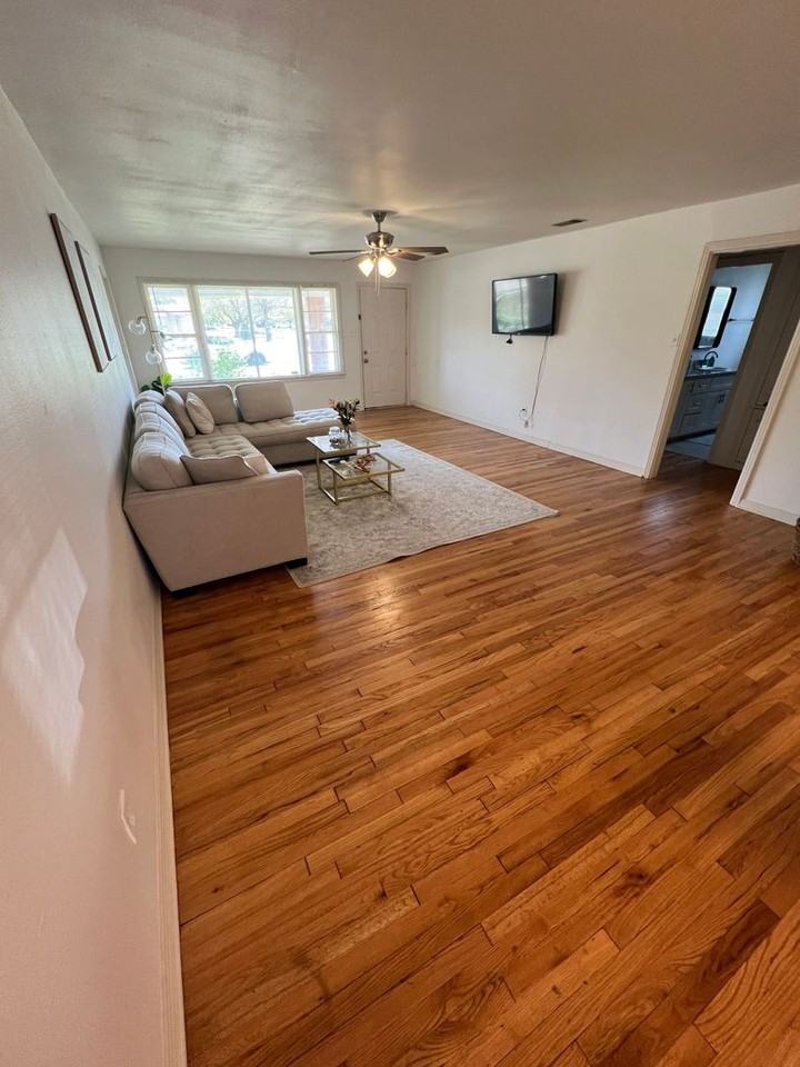 2504 Knoxville Ave - Photo 2 of 14