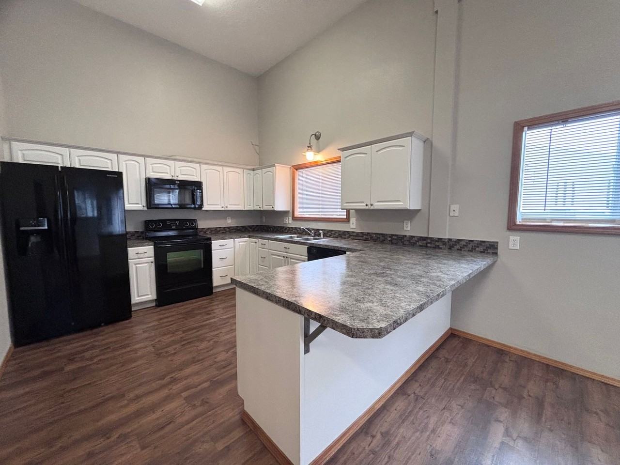1420 Se Township Rd - Photo 4 of 16