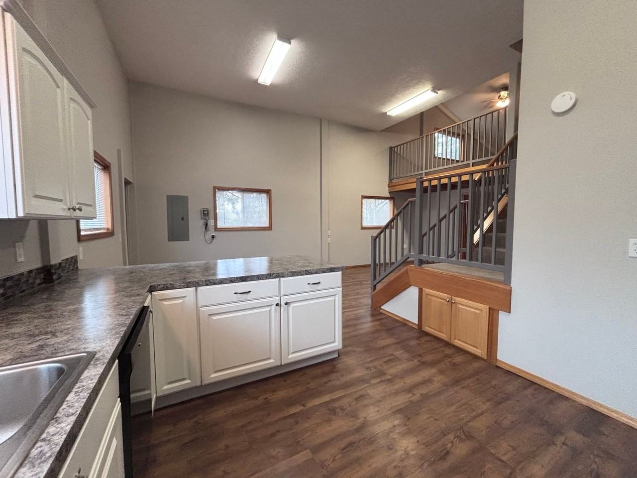 1420 Se Township Rd - Photo 5 of 16