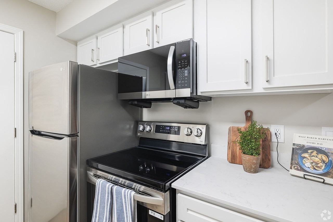 The Collins Apartment Homes - Photo 7 of 32