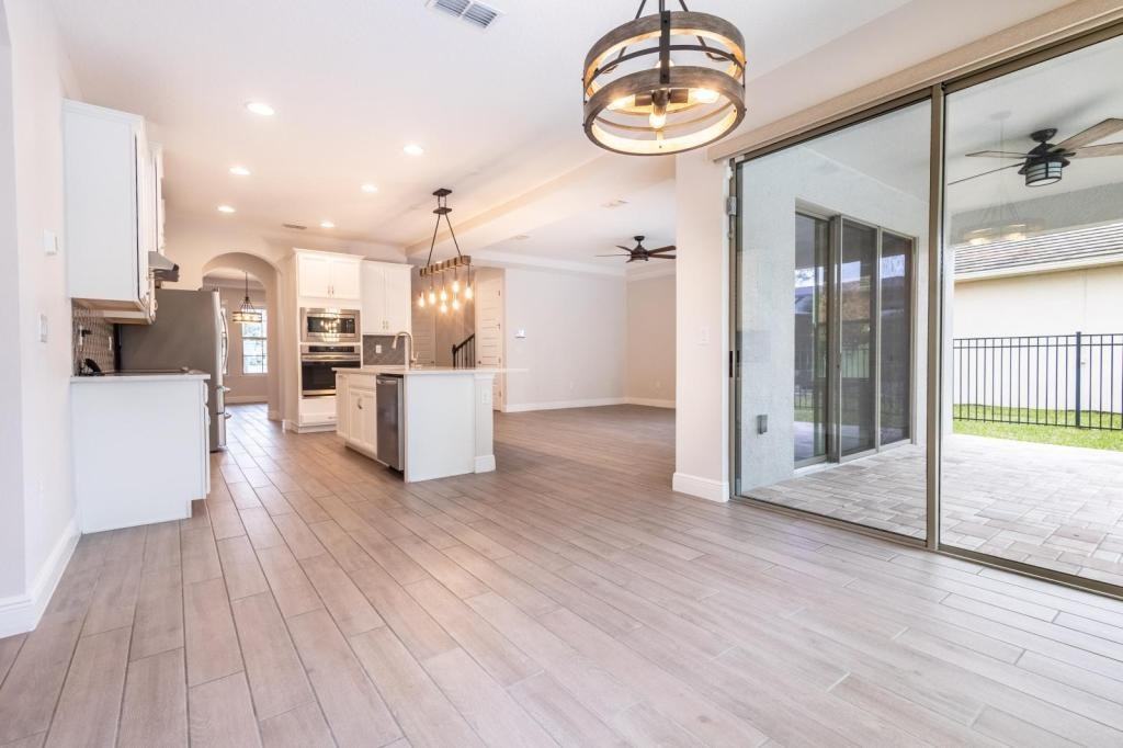 10207 Atwater Bay Dr - Photo 4 of 40