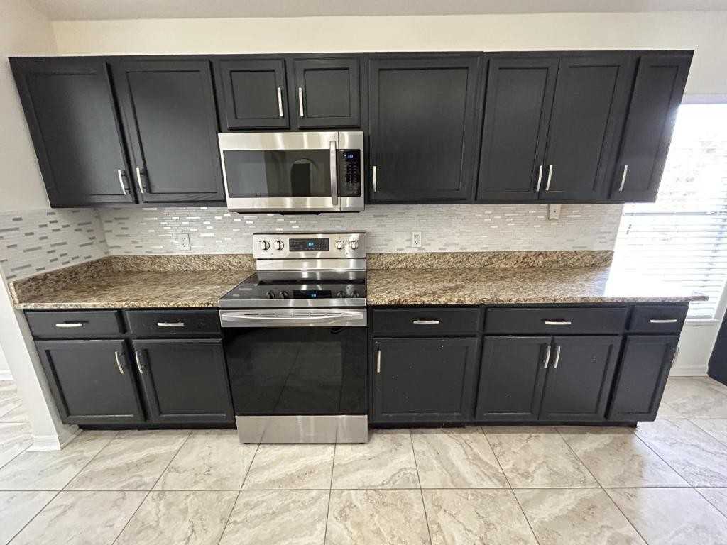 3257 Helmel Ct - Photo 5 of 39