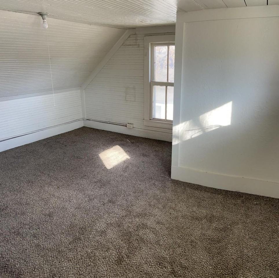 1017 Grove St - Photo 2 of 7