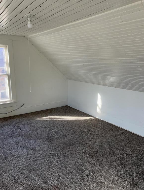 1017 Grove St - Photo 3 of 7