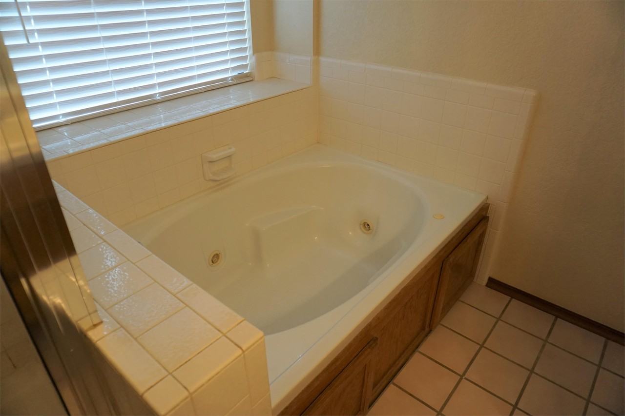 5617 Se 85th St - Photo 3 of 16