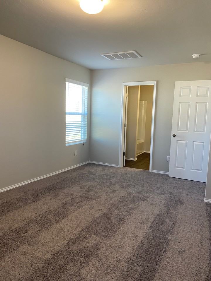 1321 S Silver Dr - Photo 3 of 27