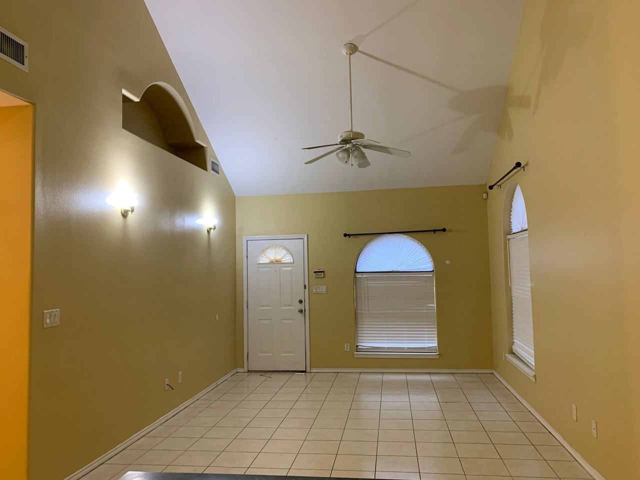 3810 W Sarah Evans #1 - Photo 3 of 11