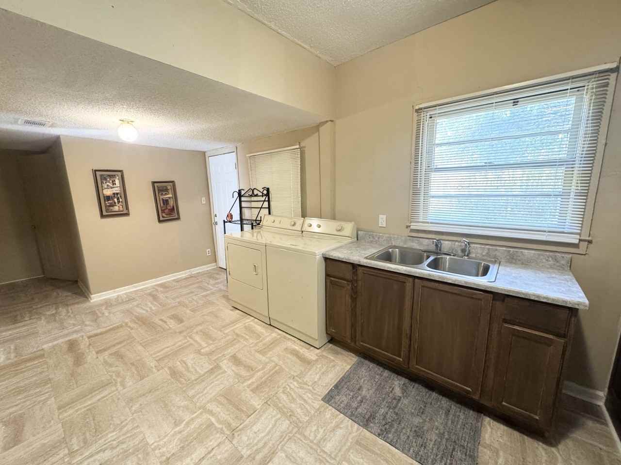 569 Colquitt St - Photo 7 of 16