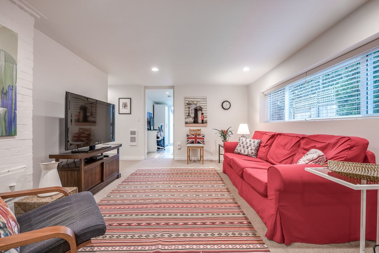 265 West Windsor Road - Photo 3 of 9