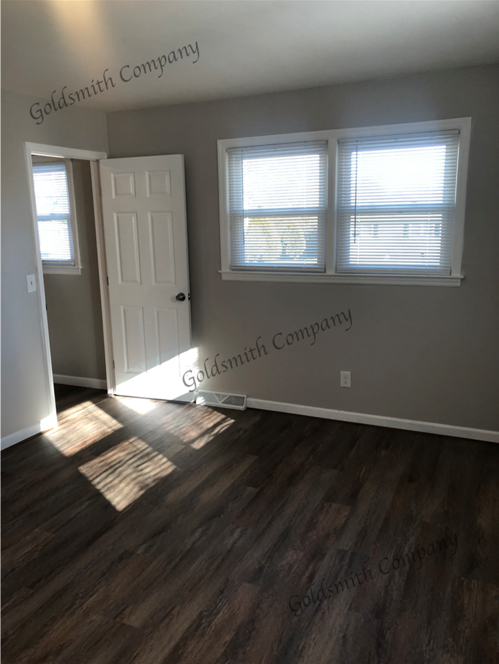 103 Abbotsford Dr - Photo 6 of 10