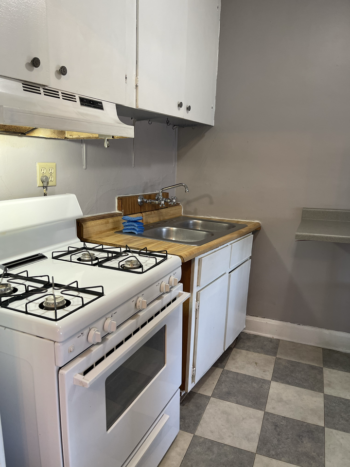 734 E Walnut St - Photo 5 of 7