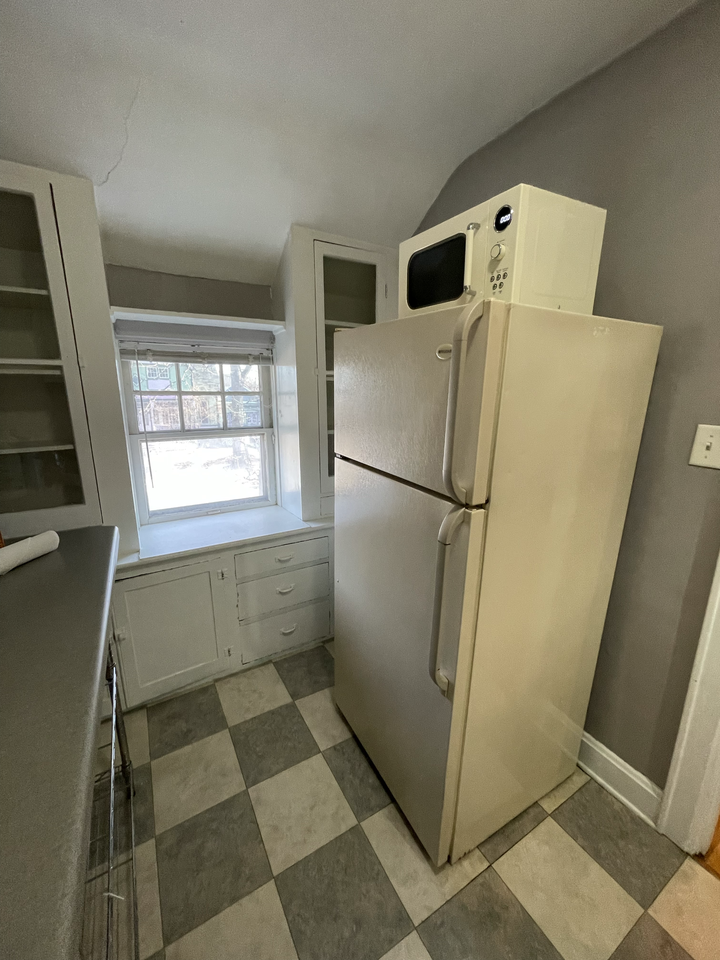 734 E Walnut St - Photo 6 of 7