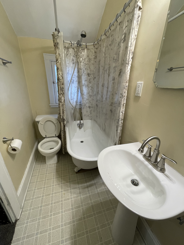 734 E Walnut St - Photo 7 of 7