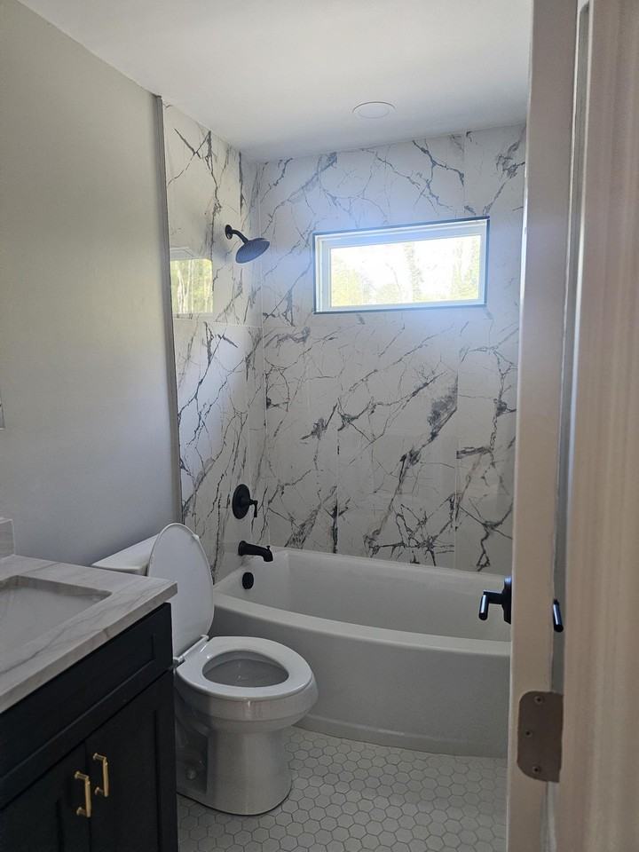 500 Hollywood Ave - Photo 3 of 12