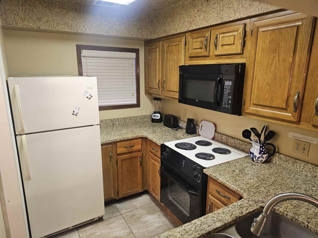 408 Long Island Dr #A39 - Photo 3 of 10